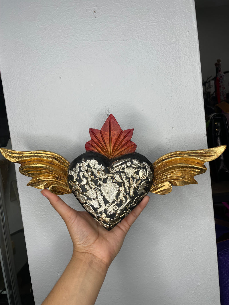 Milagritos heart wings wall decor